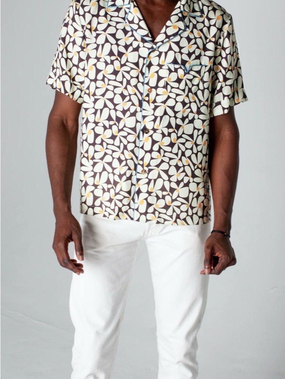 Tombolo Casual Short-Sleeve Button-Down Shirt in Black and Cream Floral